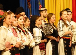 Ziua națională a României, Școala de Arte Cluj Napoca Trei Inimi Românești