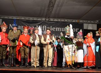 Noaptea Viflaiemurilor la Viseu de Sus canta O ce veste minunată